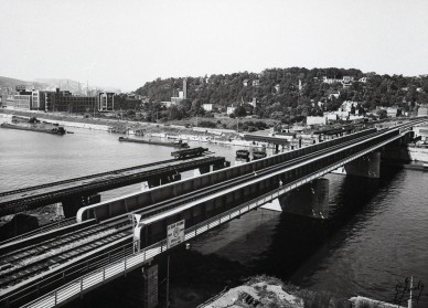Liège, pont du Val Benoît - SNCB Z07965R (4).jpg